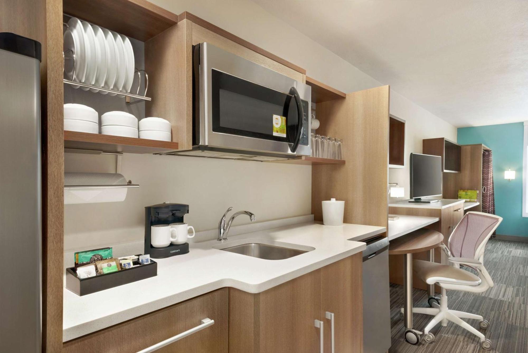 Home2 Suites By Hilton Bismarck Exterior photo